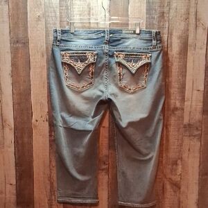 Vigoss Women's Cropped Blue Jeans with Embellished Pockets Size 18 Capri